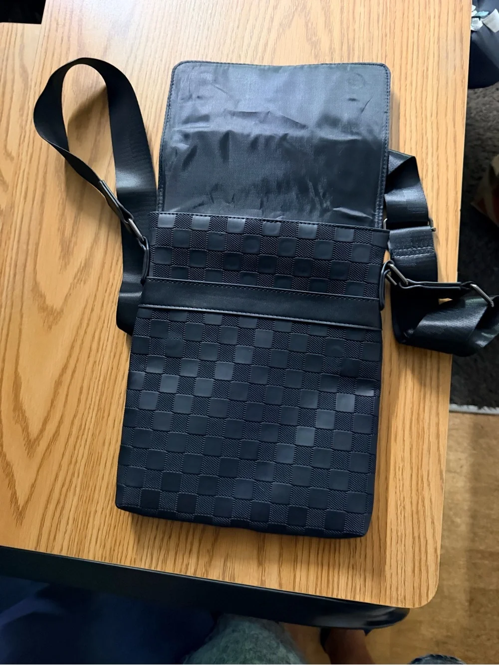 Men's Black Checkered Crossbody Shoulder Bag - Stylish Everyday Carry